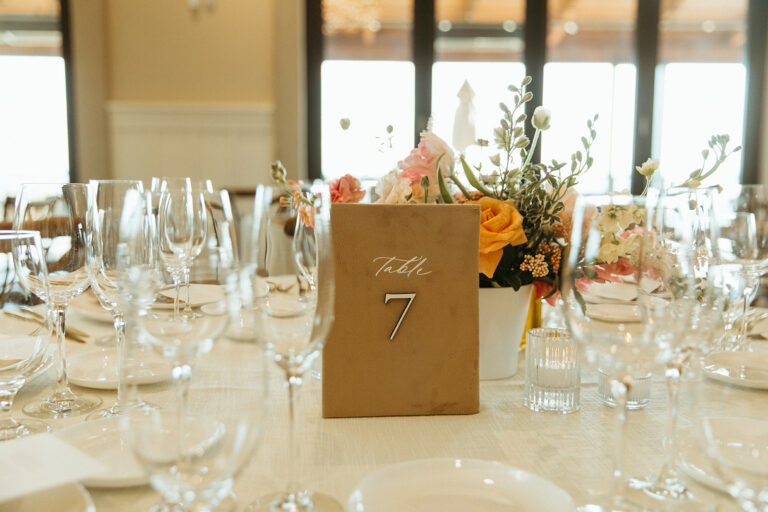 natural decor dinner table setting at paradise ridge